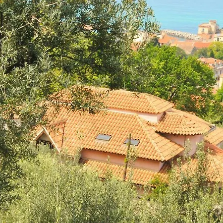 Dimora Acqua Del Fico Bed & Breakfast 3*